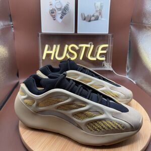 Adidas originals Yeezy 700 V3 'Safflower' Men’s Sz 10